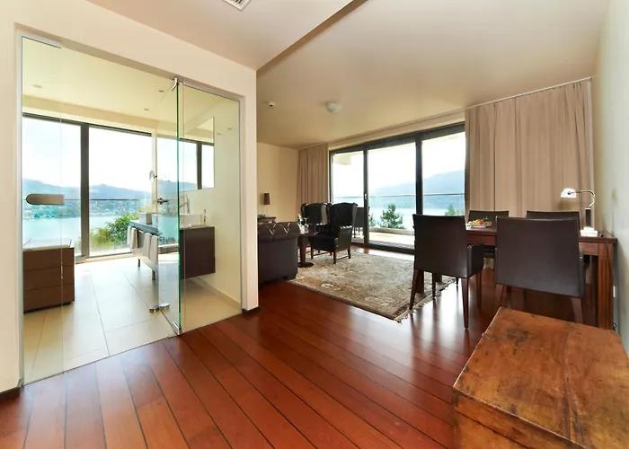 מלון Parkhotel Poertschach - Hotelresort Mit Insellage Am Woerthersee