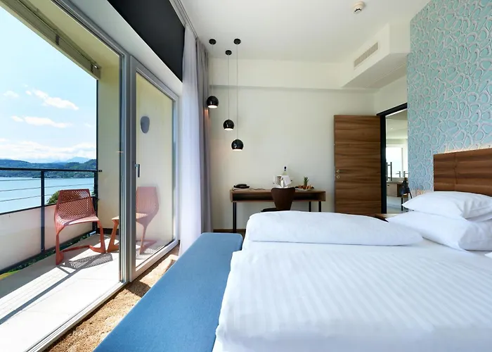 מלון Parkhotel Poertschach - Hotelresort Mit Insellage Am Woerthersee